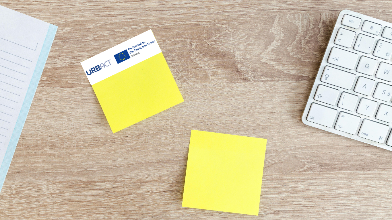 immagine stilzzata di un telefono e logo URBACT 